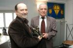 Nagrodę Boya wręcza laureatowi prezes KKT